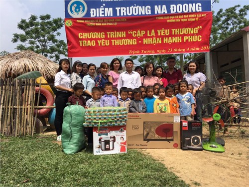 Chương trình “Cặp lá yêu thương” của trường MN Phúc Lợi đến với các em nhỏ tại trường MN Trịnh Tường- Huyện Bát Xát-Tỉnh Lào cai